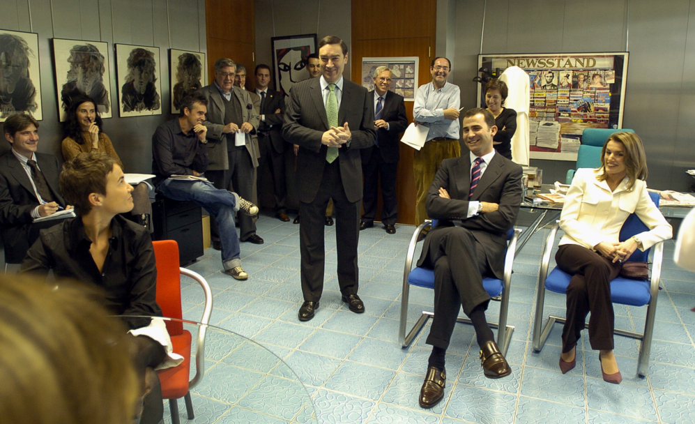 12/01/2005. Visita de los Prncipes de Asturias a la sede del diario...