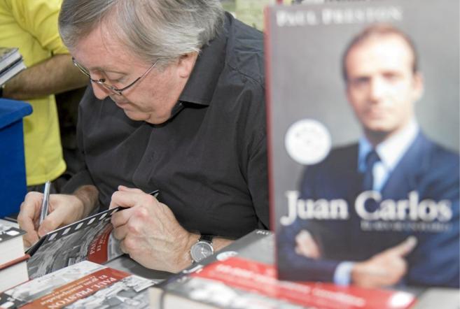 El historiador en la Feria del Libro de Madrid, en 2008.