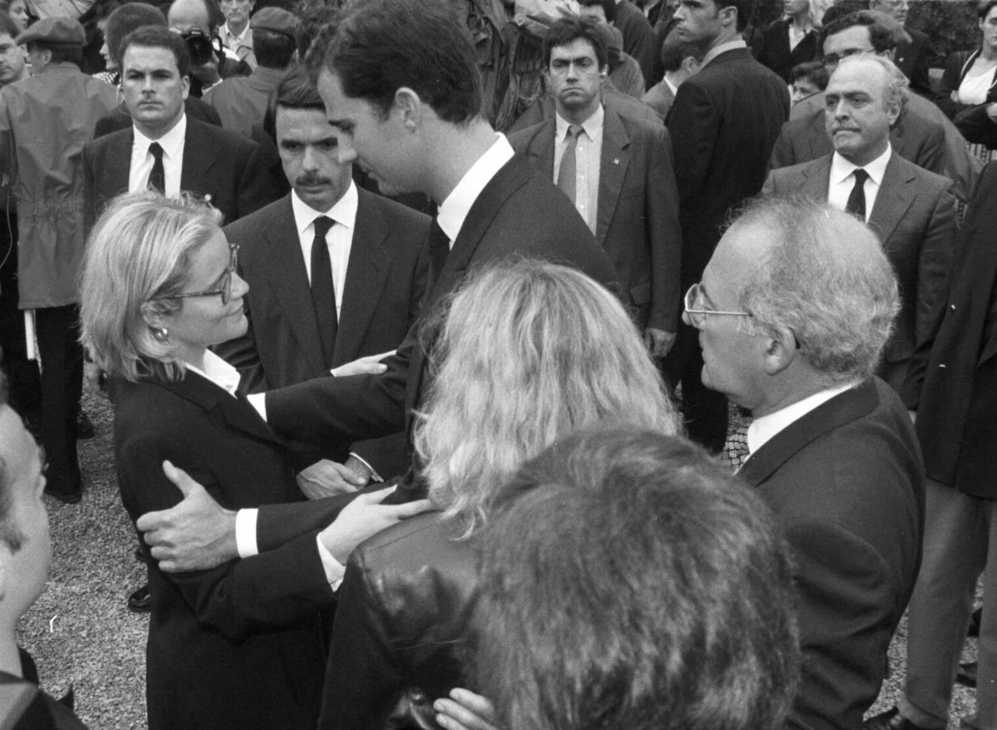 14/07/1997. El Prncipe con la hermana de Miguel ngel Blanco,...