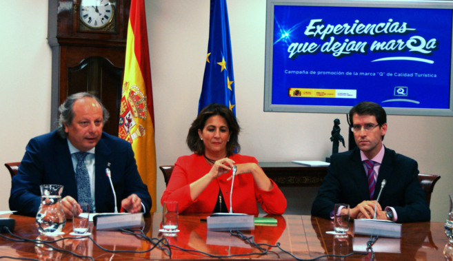 De izquierda a derecha, el presidente de ICTE Miguel Mirones, la...