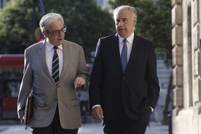 Rafael Blasco junto a su abogado, Javier Boix, junto al TSJ.