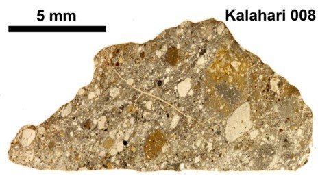 Meteorito lunar hallado en 1999 en el desierto de Kalahari, en...