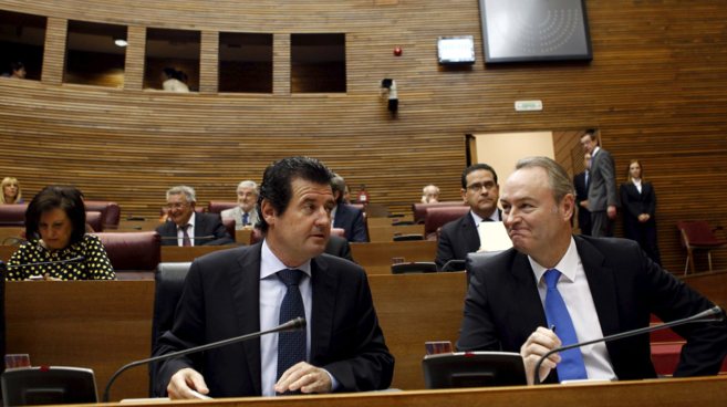 El vicepresidente Jos Cscar junto a Alberto Fabra en las Cortes...