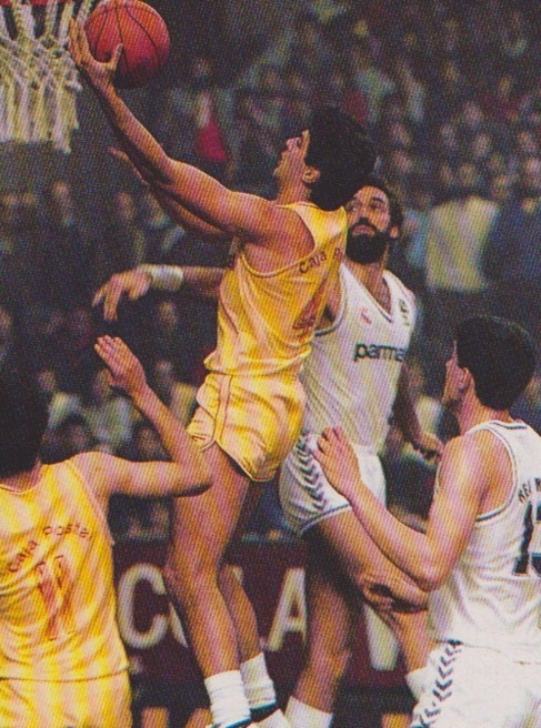 Carlos Montes, ante Rulln, durante un Estudiantes-R.Madrid de 1986.