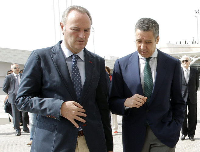 El presidente de la Generalitat, Alberto Fabra, junto a Eduardo...