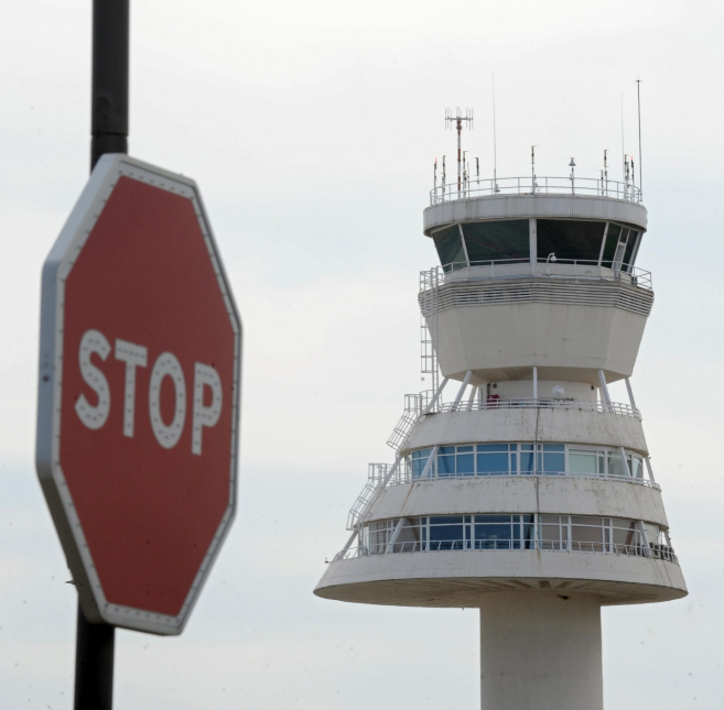 Torre de control del aeropuerto de Foronda.