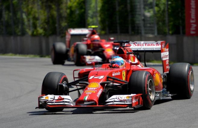 Fernando Alonso, por delante de Kimi Raikkonen, en Canad.