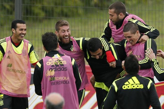 Los jugadores bromean durante el entrenamiento del martes en Curitiba.