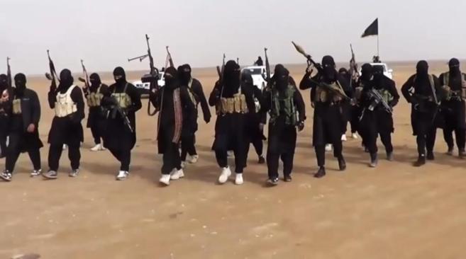 Una imagen del vídeo de propaganda difundido por el ISIS tras la toma...