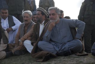 Abdullah Abdullah en una rueda de prensa.