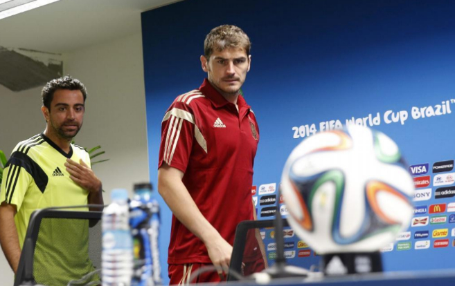 Xavi Hernndez e Iker Casillas, antes de la rueda de prensa en...
