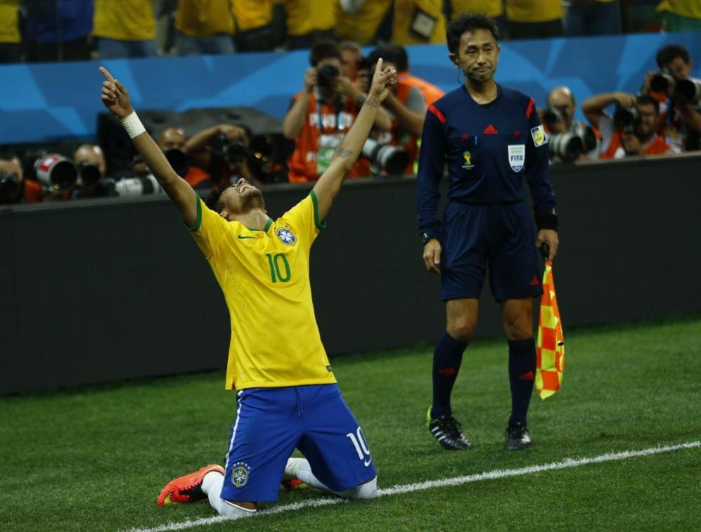 Neymar celebra su segundo tanto frente a Croacia.