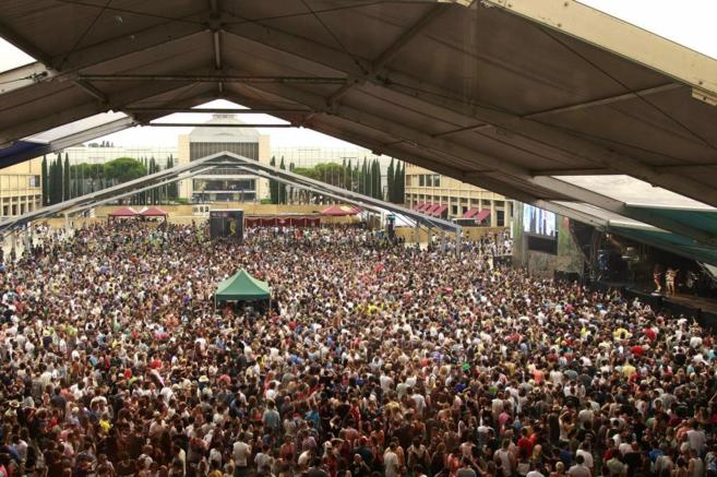 Miles de personas disfrutan del ltima da del festival.