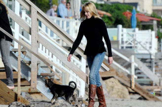 La actriz, en 2009 con un perro.