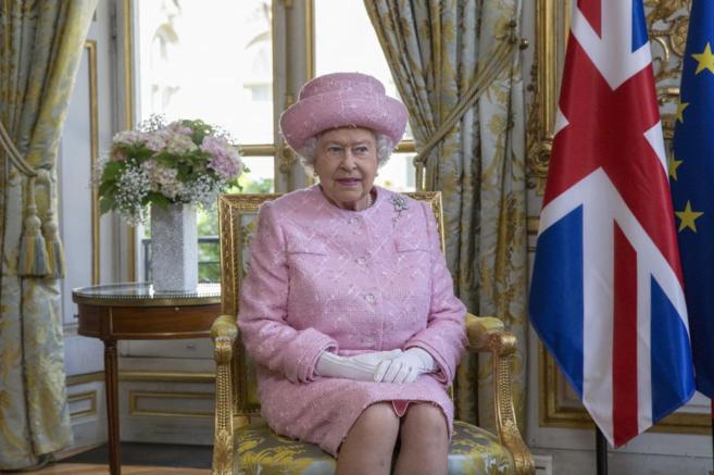 La reina Isabel II de Inglaterra, durante el su visita en el Elseo.