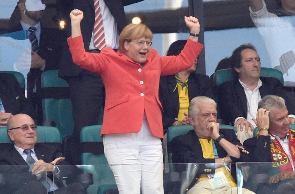 Angela Merkel vibra con los goles de su seleccin. No quiso perderse...