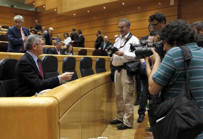 El ministro de Justicia, Alberto Ruiz-Gallardn, durante el debate en...