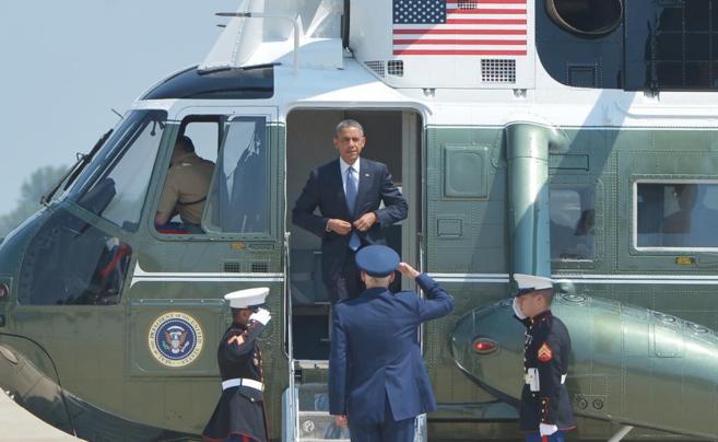 El presidente de EEUU, Barack Obama, en una base de la Fuerza Area...