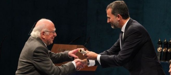 Entrega del Premio Prncipe de Asturias a Peter Higgs en 2013.