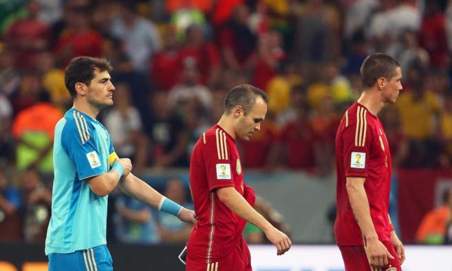 Casillas, Iniesta y Fernando Torres se retiran del partido.