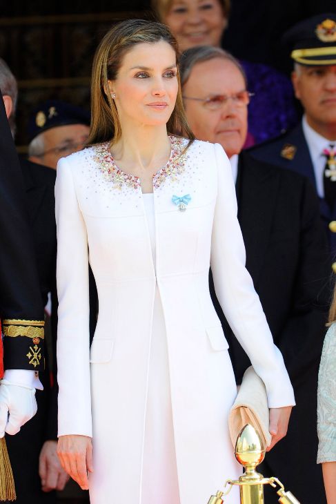 La Reina Letizia ha mostrado su fidelidad por Felipe Varela escogiendo...