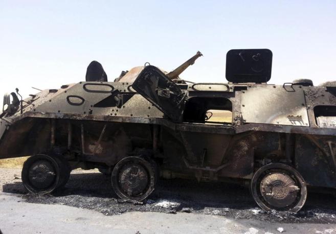 Imagen de un tanque iraqu destrozado, tras combates de esta semana.
