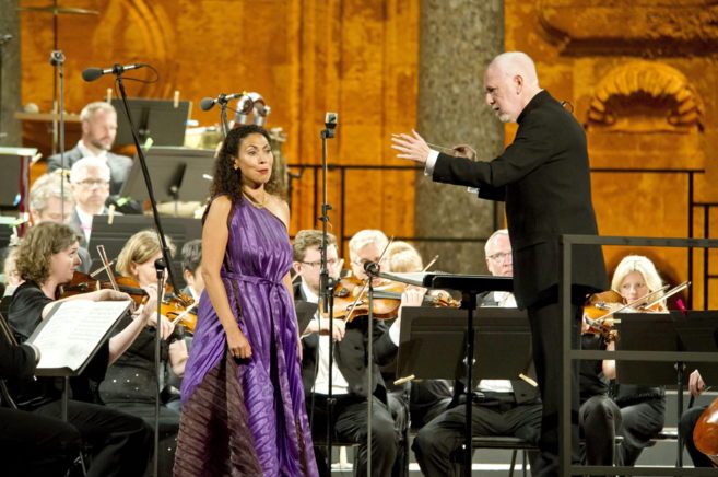 La soprano colombiana Juanita Lascarro durante el concierto en...