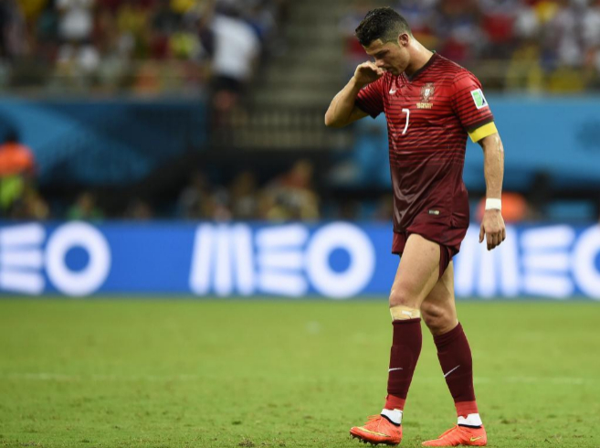 Cristiano Ronaldo, cabizbajo, tras el pitido final.