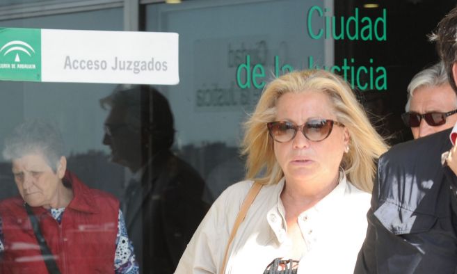 Mayte Zaldívar, a la salida de la Audiencia Provincial de Málaga.