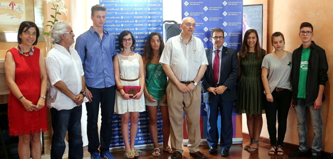 Huguet y el director general de Universidades, Miguel Dey, con los...