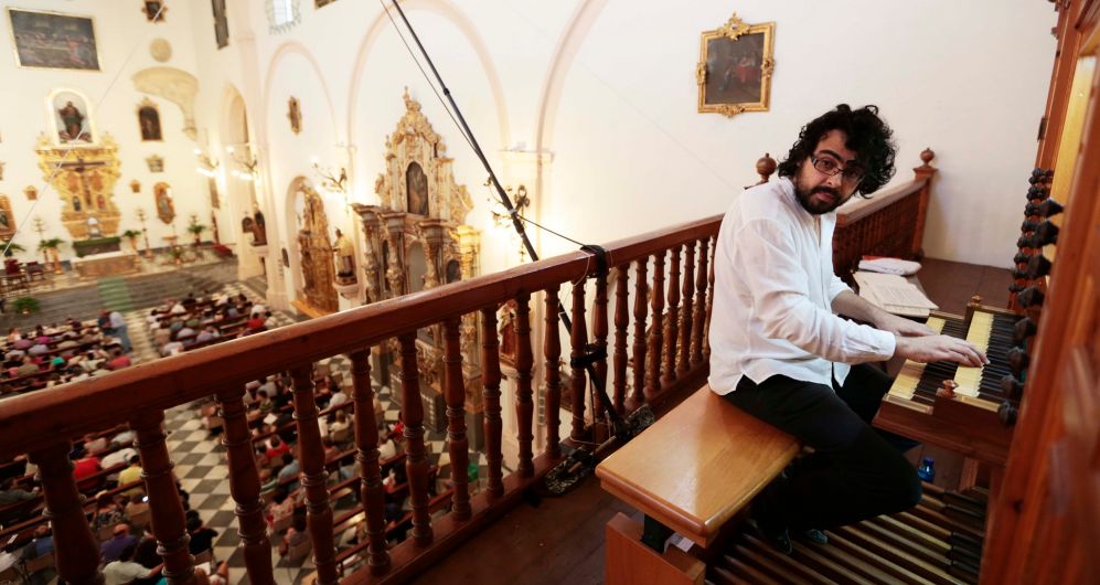 El organista Juan María Pedrero, este jueves en Granada.