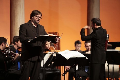 El tenor José Ferrero, con la Joven Orquesta Nacional de España.