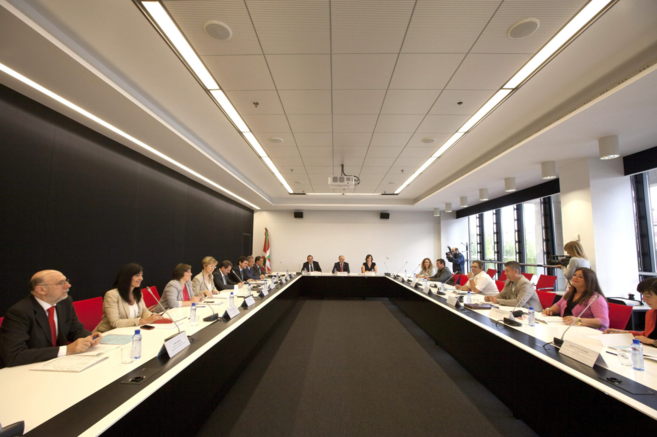 Reunin en Vitoria del Consejo Municipal de Euskadi.