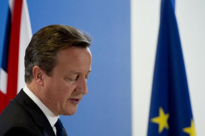 El 'premier' David Cameron durante una comparecencia...