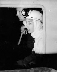 Isabel II, en una mina escocesa en 1957.