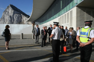 Inspectores de la UE, en la frontera de Gibraltar.