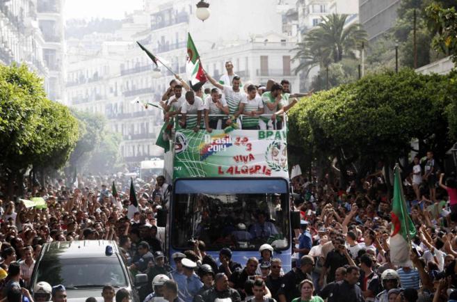 Los jugadores de Argelia, homenajeados en Argel.