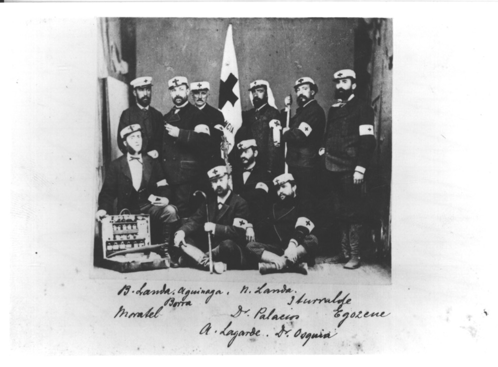 Primer equipo de la Cruz Roja espaola, en Navarra, en el ao 1872....