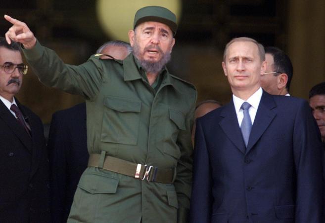 Fidel Castro y Vladimir Putin durante la visita de ste a la isla en...