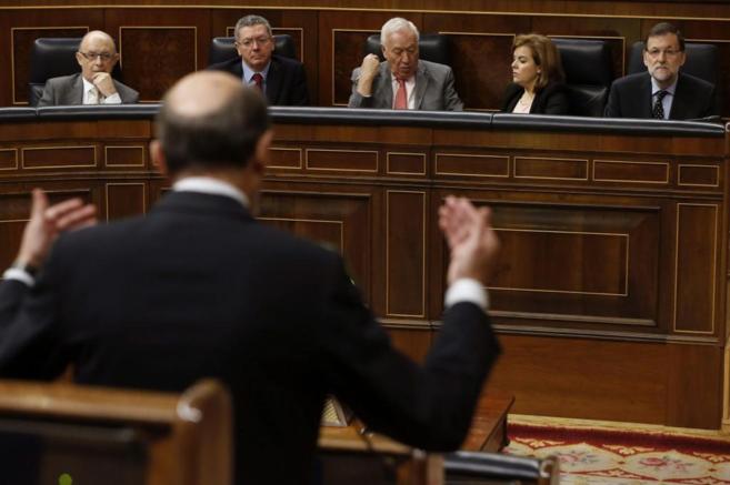 Rubalcaba interviene ante Rajoy en una sesin de control al Gobierno...
