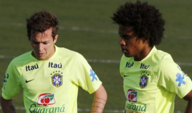 Willian y Bernand en un entrenamiento de la seleccin brasilea.