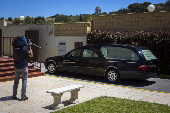 Llegada del coche fnebre de Domingo Expsito al cementerio de San...