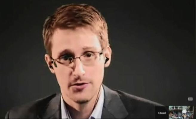 Captura de un vídeo en el que aparece Edward Snowden.