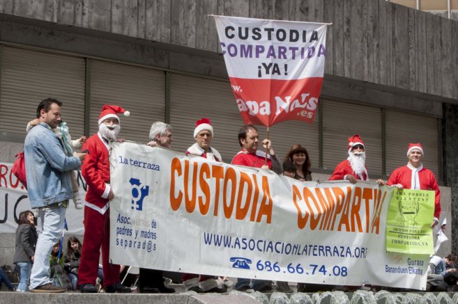 Una protesta en Bilbao para exigir la custodia compartida.