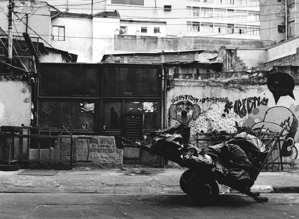 Un carro de reciclaje ambulante en la calles de São Paulo.