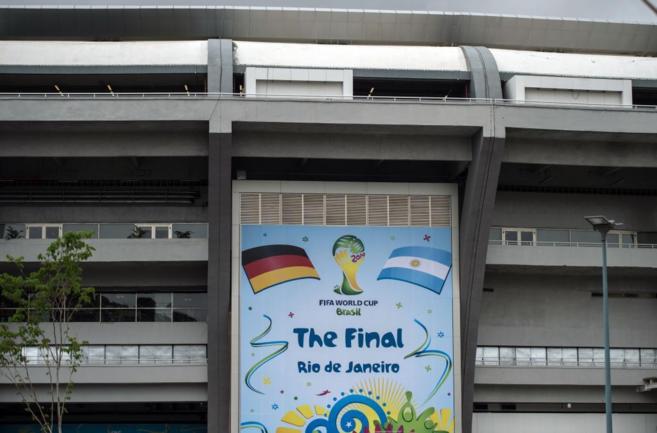 Un cartel en Maracaná que anuncia la final del Mundial.