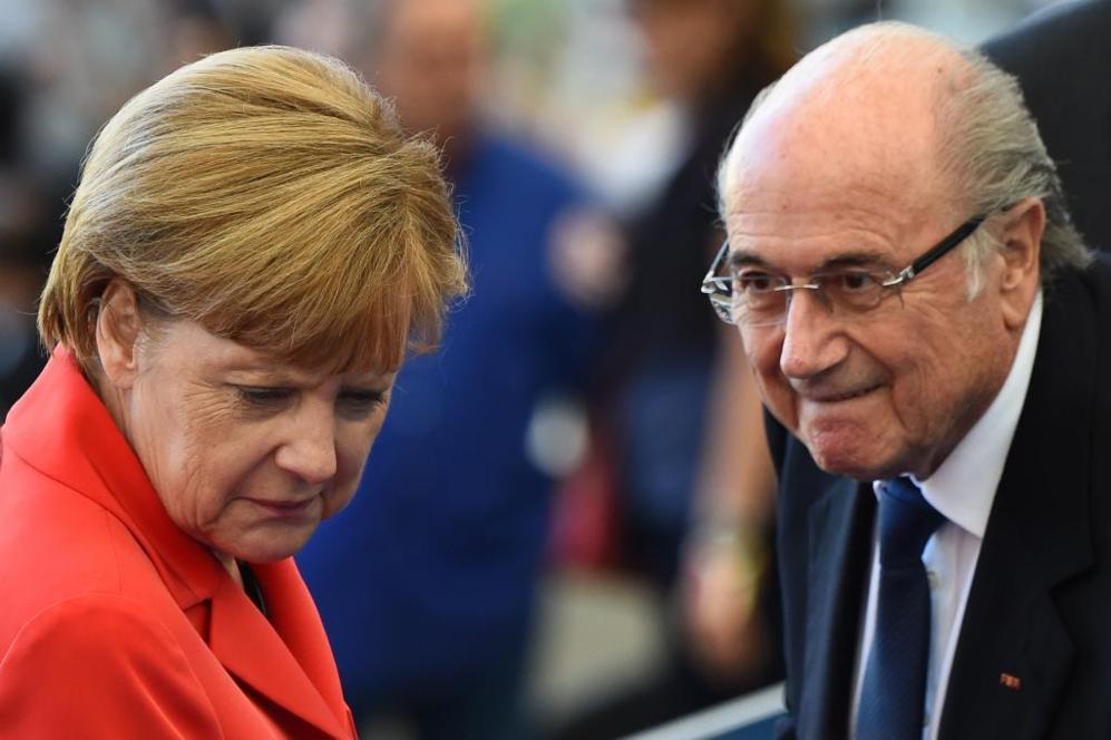 Angela Merkel, con el presidente de la FIFA, Joseph Blatter.