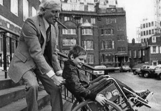 Savile junto a un menor en 1980