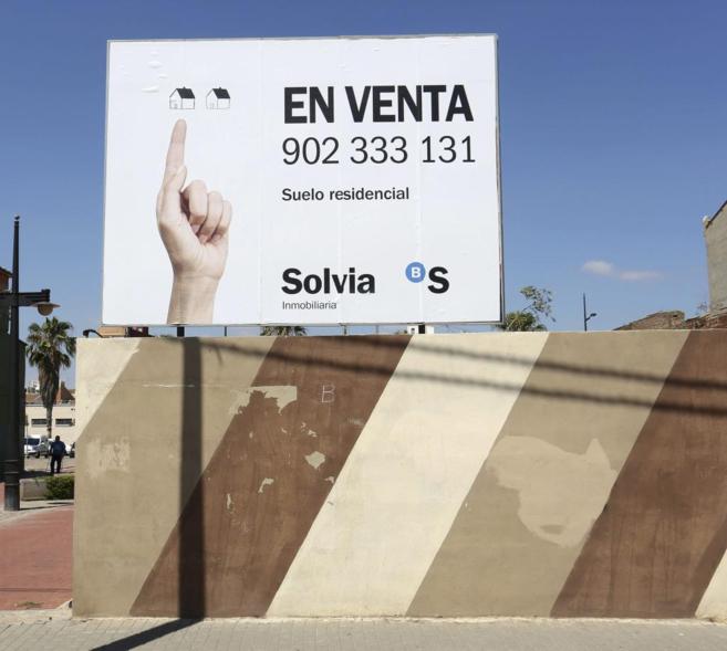 Cartel de Solvia se vende suelo en la calle Eugenia Vies  (Paseo...