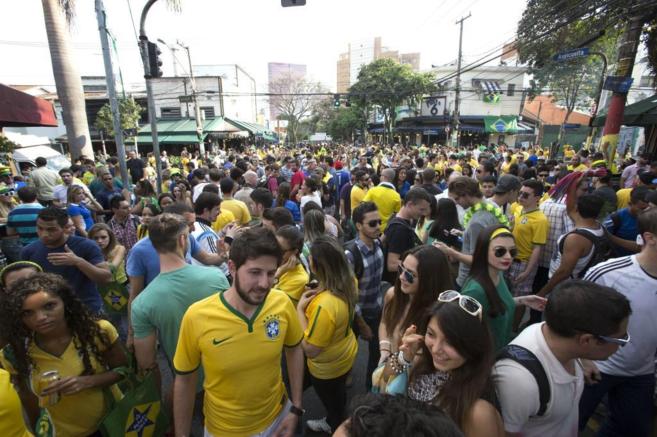 Seguidores brasileños se preparan para ver a su selección